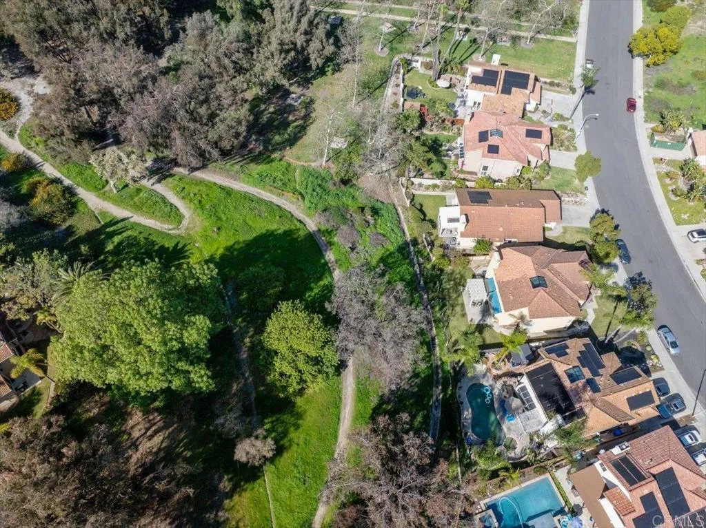 https://cdn.realtyfeed.com/cdn/127/306637451/4ff16126621d0edea50905494ea0f1c5.webp