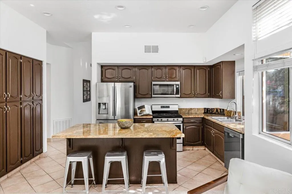 https://cdn.realtyfeed.com/cdn/127/306637451/5c691cddd4472b42ed81b3a0d3883c67.webp
