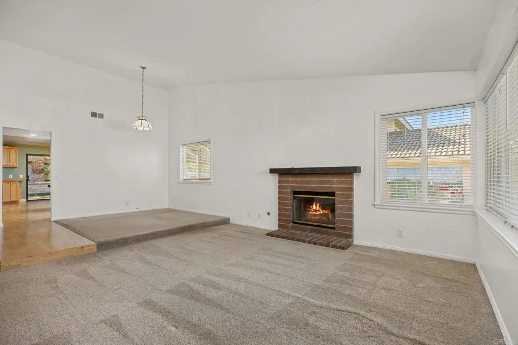https://cdn.realtyfeed.com/cdn/127/306637507/7c744b4426994835dd78f7f0644ae19c.webp