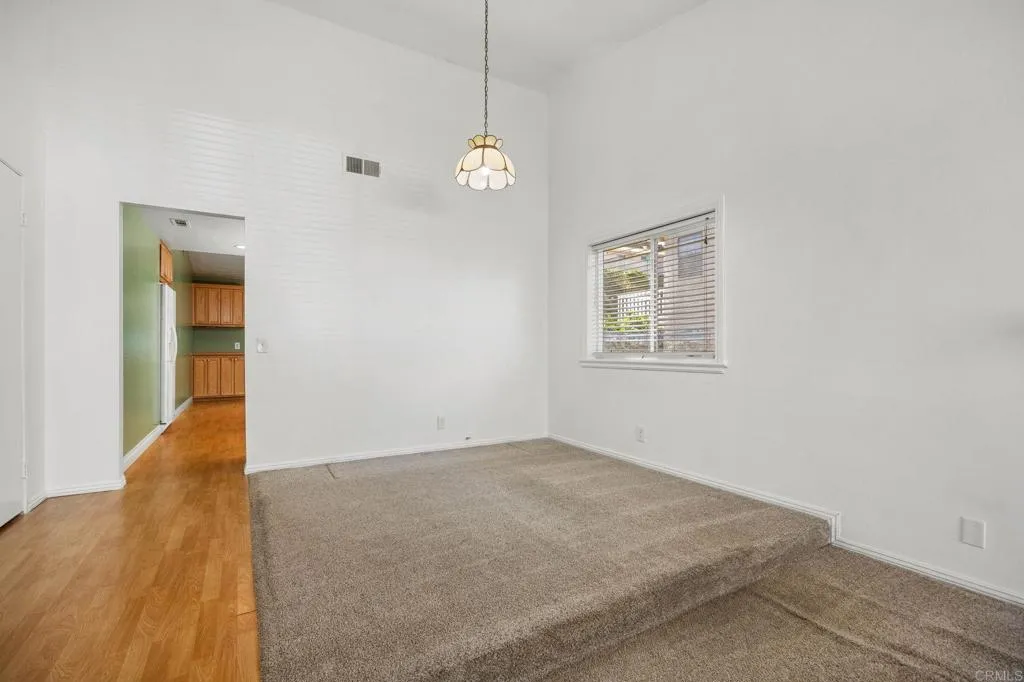https://cdn.realtyfeed.com/cdn/127/306637507/858a20713a32686c06e1ea938213c9a1.webp