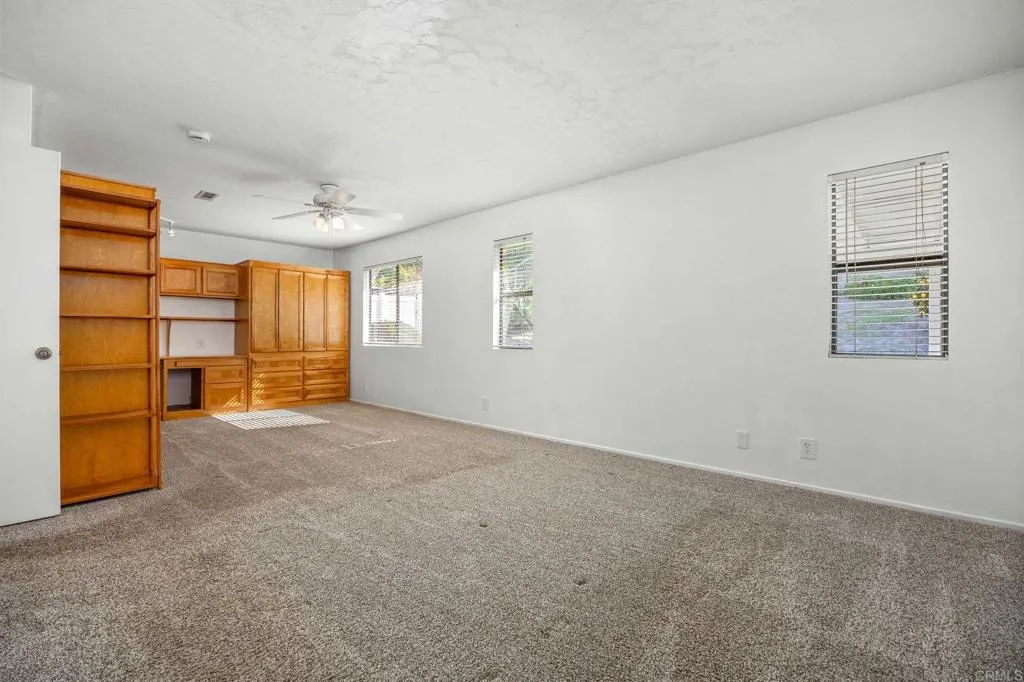 https://cdn.realtyfeed.com/cdn/127/306637507/91a8af5bffef34f83f925af1885a4adc.webp