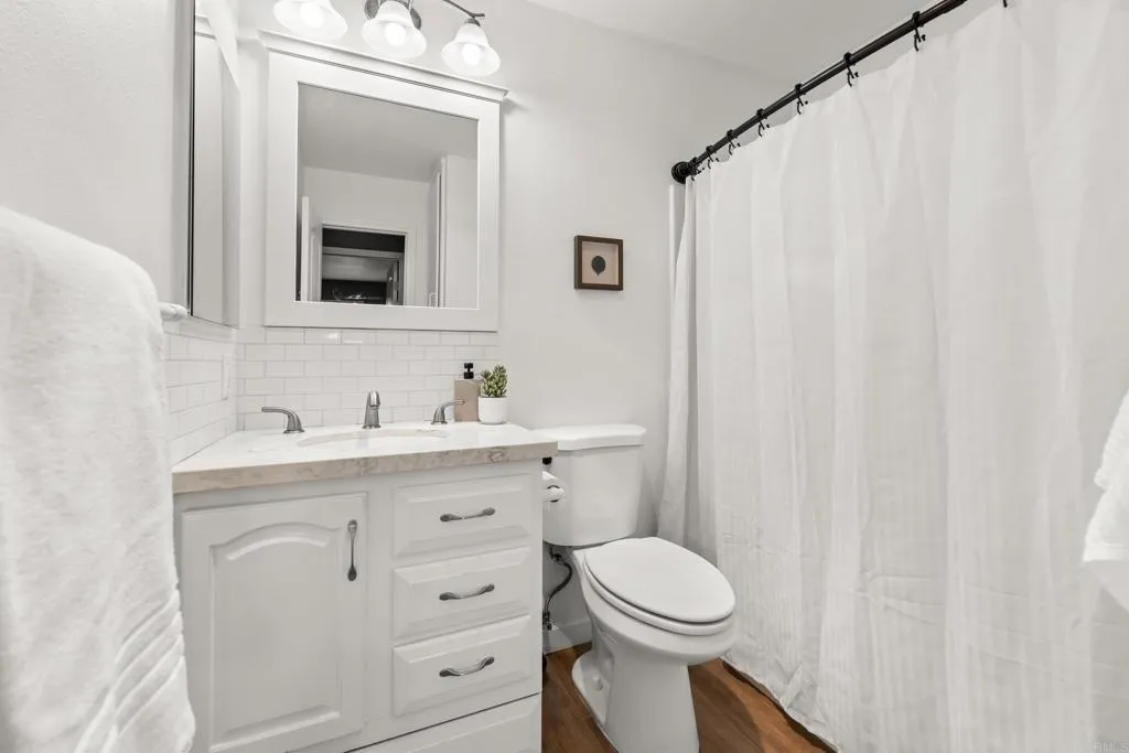 https://cdn.realtyfeed.com/cdn/127/306637529/0a35048e1ad824a457f7be29034de63f.webp