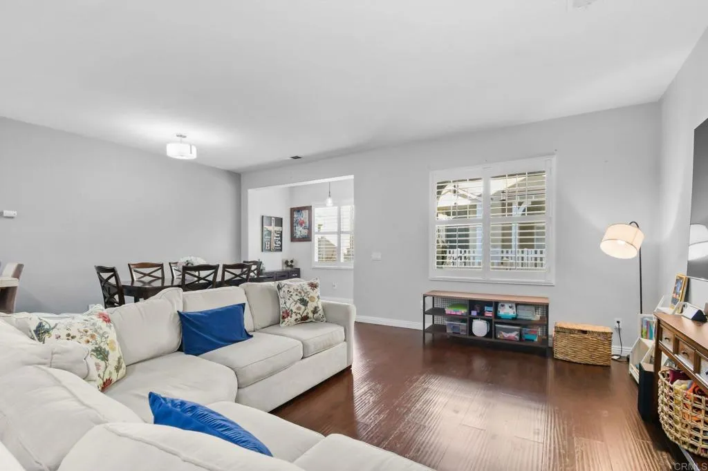 https://cdn.realtyfeed.com/cdn/127/306637537/07b7315c7630475c0687e0213572132f.webp