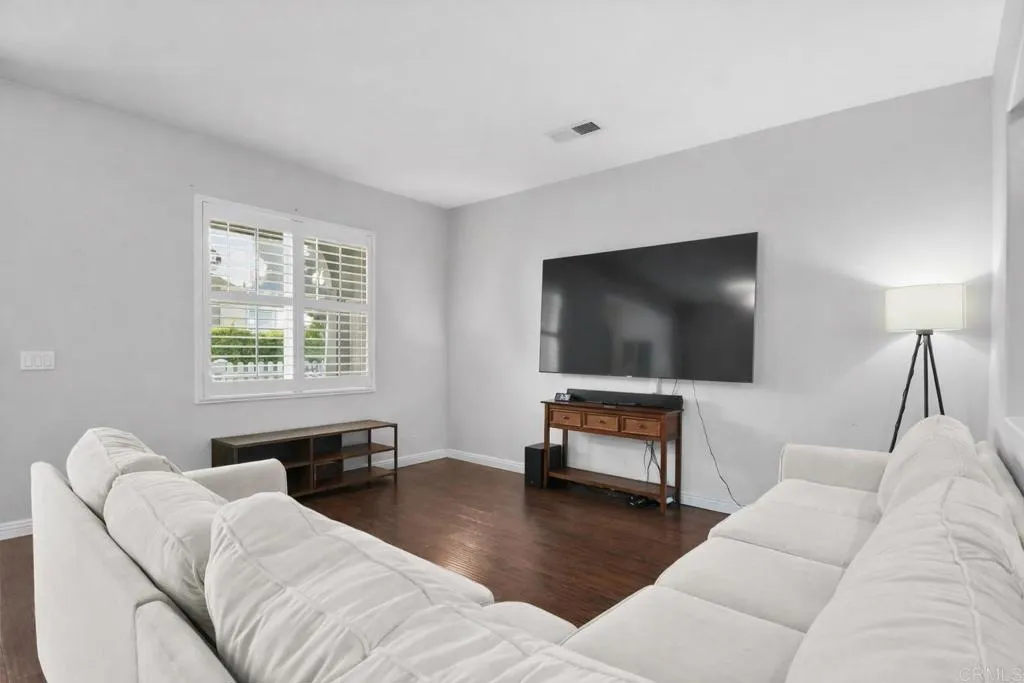 https://cdn.realtyfeed.com/cdn/127/306637537/2e237f3390a2401b9c156c4b808994bf.webp