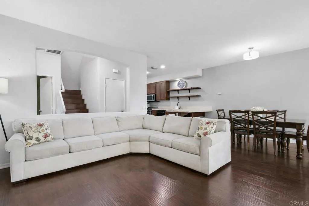 https://cdn.realtyfeed.com/cdn/127/306637537/6efeb9a0085880a7c31bd7f881a0ff19.webp