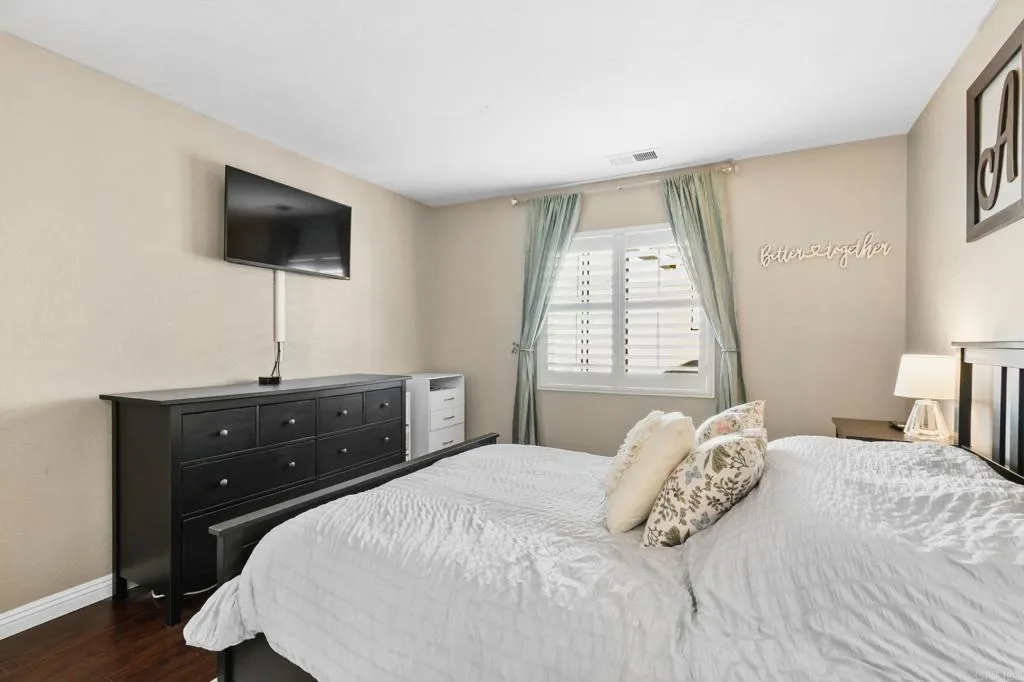 https://cdn.realtyfeed.com/cdn/127/306637537/8cf8182107881a4e6b2aa47ba5a02838.webp