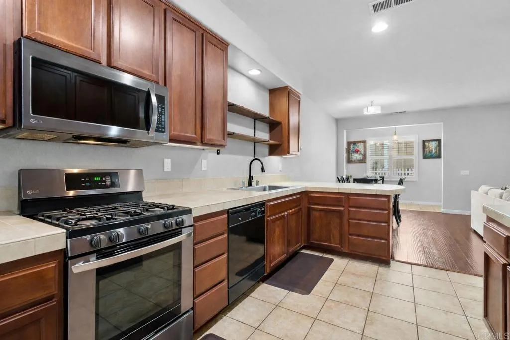 https://cdn.realtyfeed.com/cdn/127/306637537/be00c927d4d4875968ce442523dff678.webp