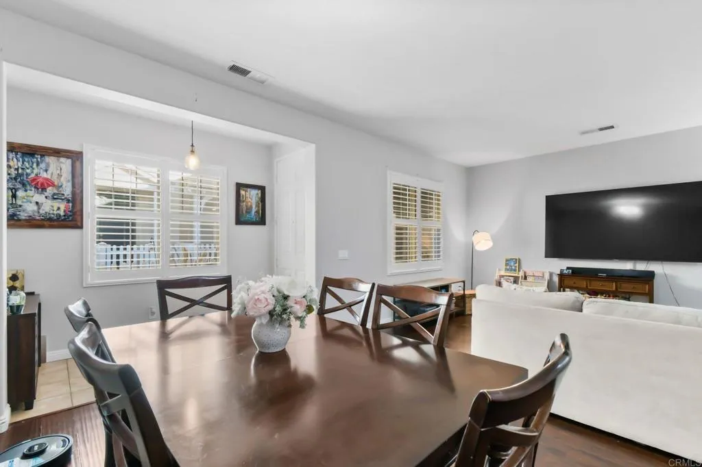 https://cdn.realtyfeed.com/cdn/127/306637537/f8169dcabe23df82611a3b6611e259e3.webp