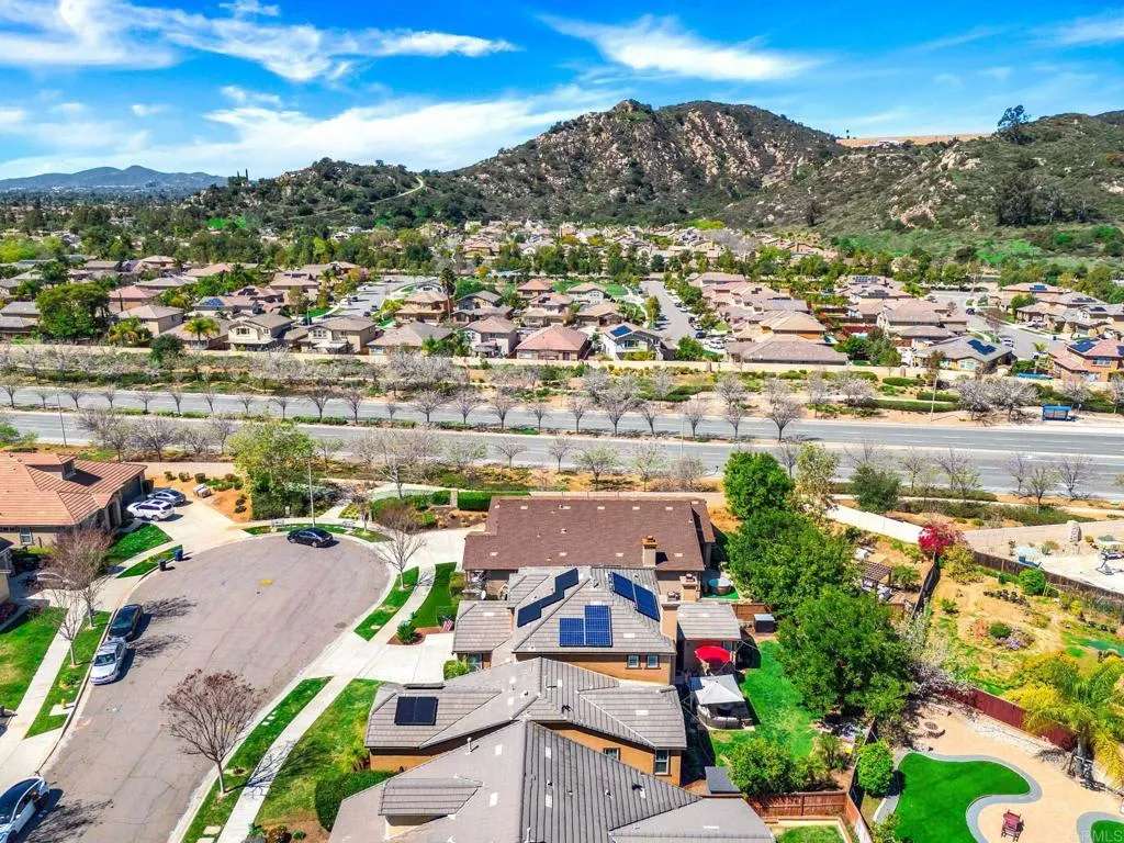 https://cdn.realtyfeed.com/cdn/127/306637597/1a3aa0178ae043d25b5908ba01b0a94c.webp