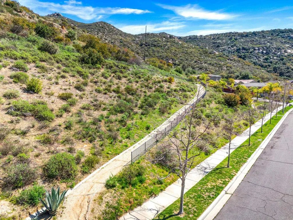 https://cdn.realtyfeed.com/cdn/127/306637597/1e067e7cf588aa3c298fc384cdf467b0.webp