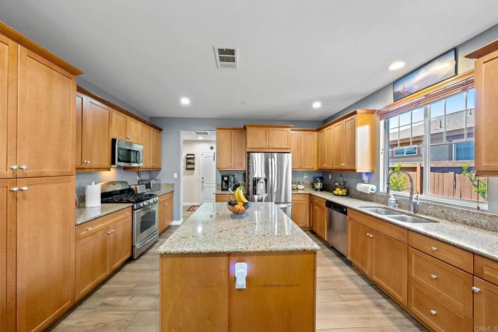 https://cdn.realtyfeed.com/cdn/127/306637597/379eb2293d4b9bd6d6805b5446d8d1a9.webp