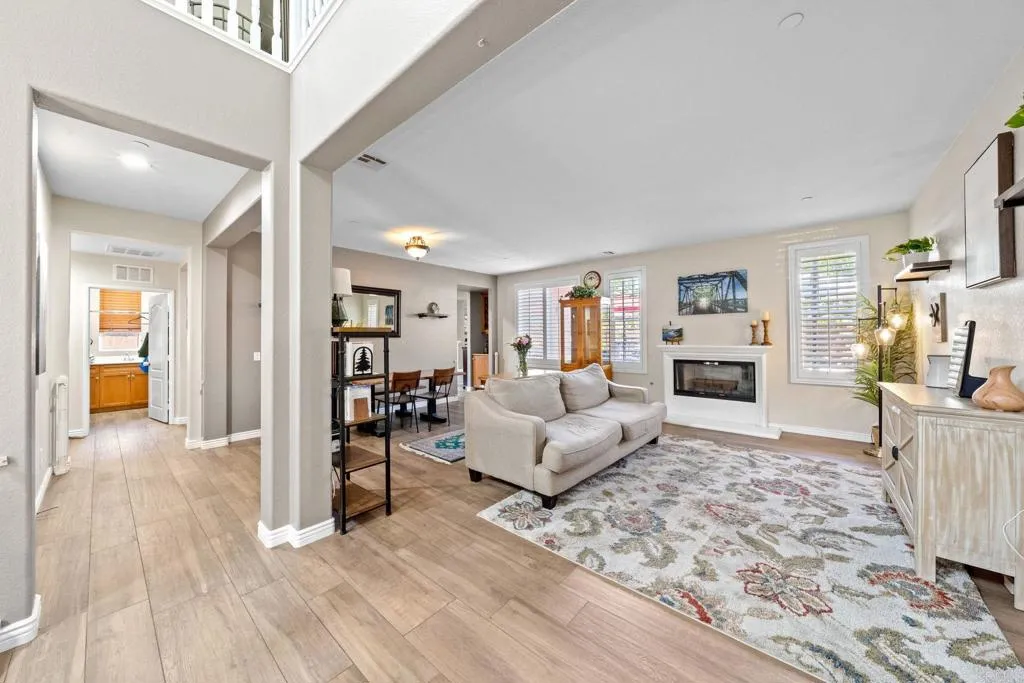 https://cdn.realtyfeed.com/cdn/127/306637597/4d8edbae3bd49d21d88e747157577df2.webp