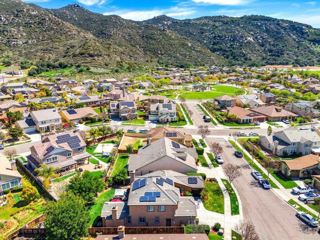 https://cdn.realtyfeed.com/cdn/127/306637597/7b66bcafe4b09468b3b7d0cd049b4dc0.webp