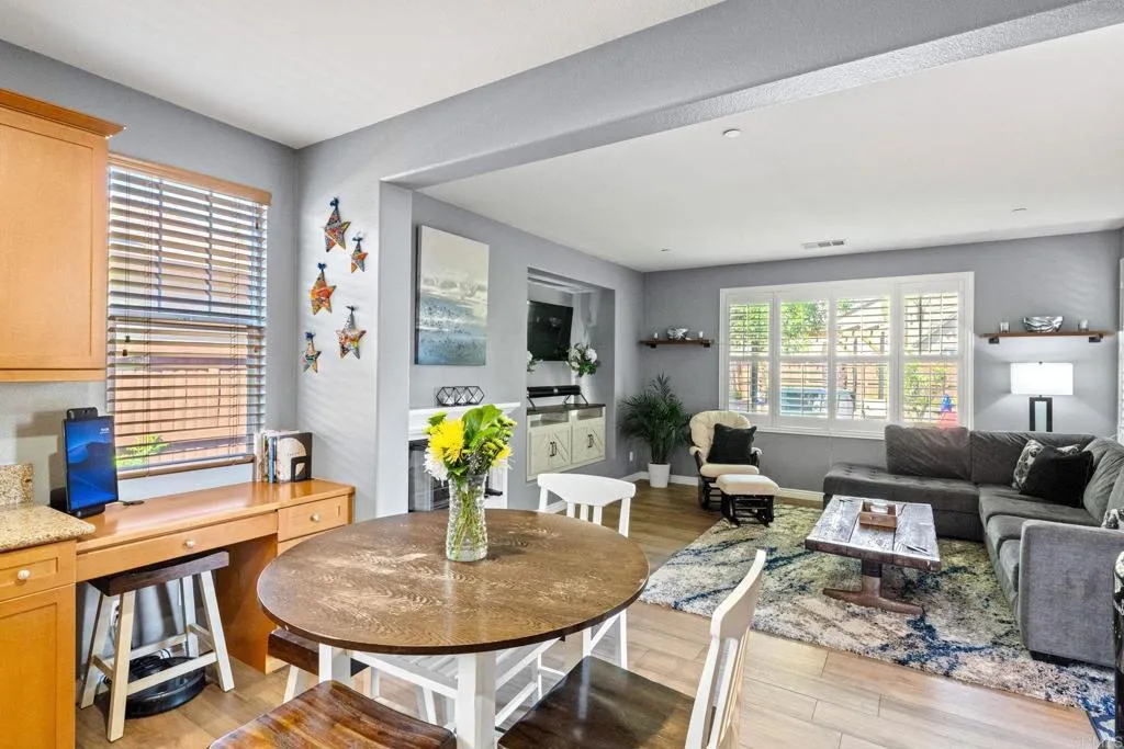 https://cdn.realtyfeed.com/cdn/127/306637597/9ac502840e1630aabd75eede5ddd251b.webp