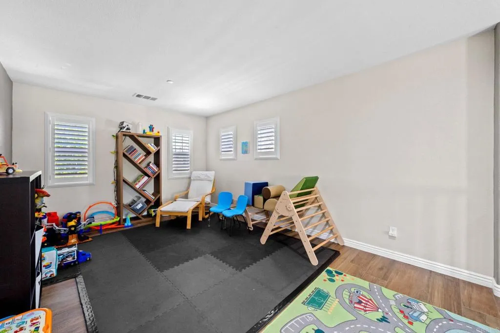 https://cdn.realtyfeed.com/cdn/127/306637597/a8bbe0535984b7c9c43e84b5da6b966a.webp