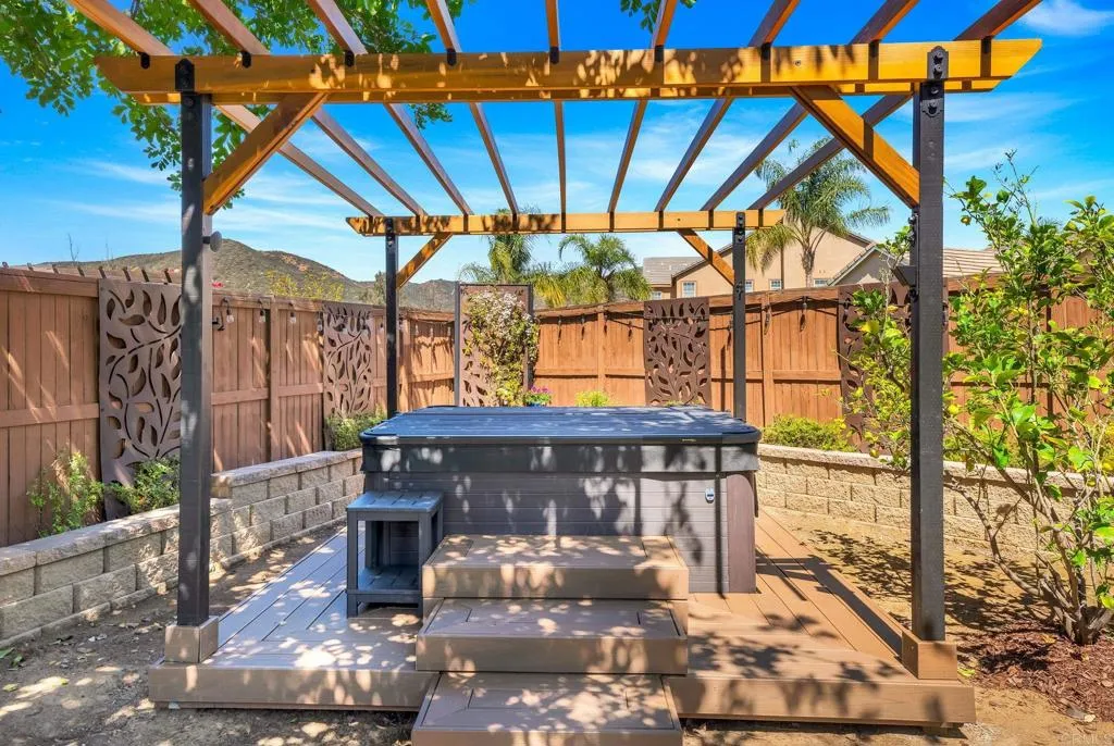 https://cdn.realtyfeed.com/cdn/127/306637597/ccdf6503124f94499ec02f0b21e2c221.webp