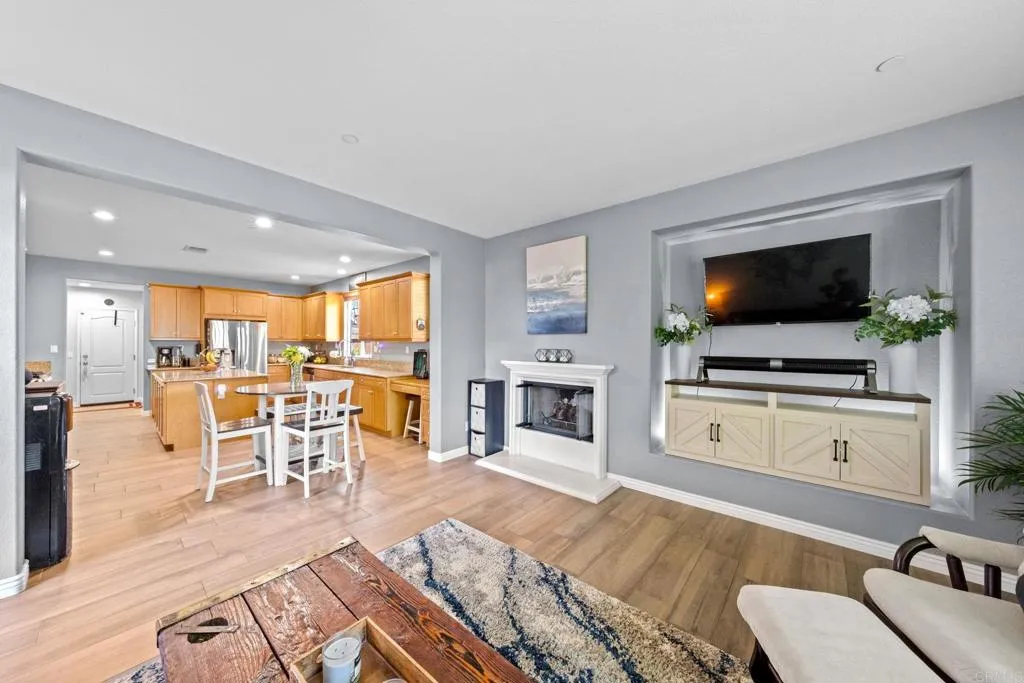 https://cdn.realtyfeed.com/cdn/127/306637597/dddf613d997708312e69a1c3099e216a.webp