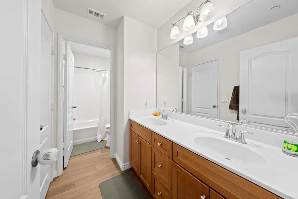 https://cdn.realtyfeed.com/cdn/127/306637597/df8b5a7c8587715b20fecee6694d52ed.webp