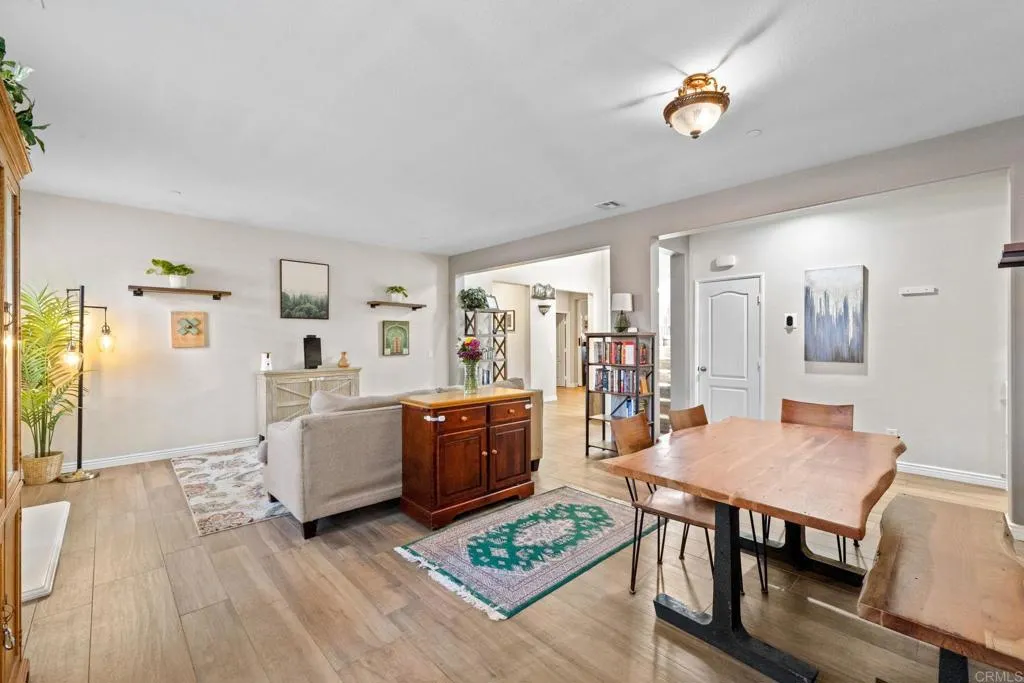 https://cdn.realtyfeed.com/cdn/127/306637597/ee100f4c287edd63147090742381e64d.webp
