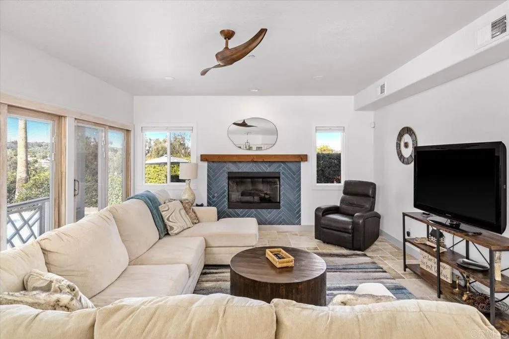 https://cdn.realtyfeed.com/cdn/127/306637720/7e90d084d737ed8c71452245d15d9124.webp