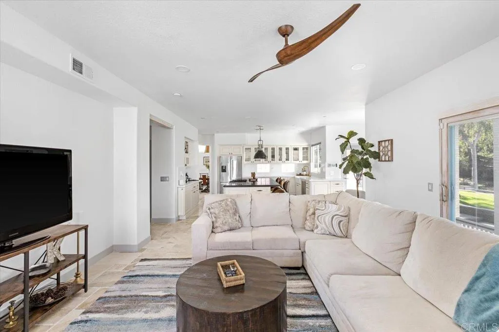 https://cdn.realtyfeed.com/cdn/127/306637720/8aea3ed7bc43a0053515184a03bce542.webp