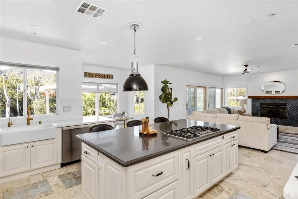 https://cdn.realtyfeed.com/cdn/127/306637720/9ba780114c853ccb1ed37715191a8270.webp