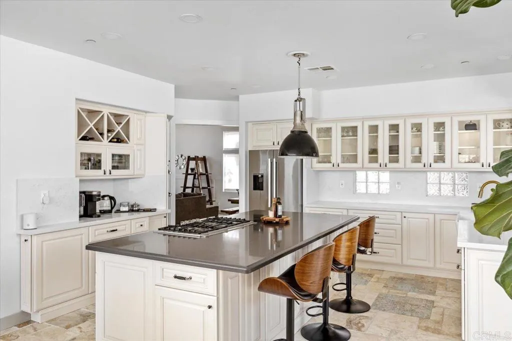 https://cdn.realtyfeed.com/cdn/127/306637720/9d161d1c3301b4824d696761ef3f4295.webp
