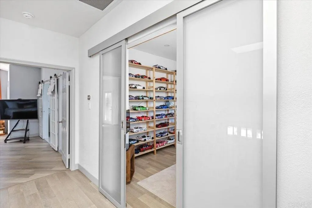 https://cdn.realtyfeed.com/cdn/127/306637720/c72f6d2a19570ed74bd5091098c0e01c.webp