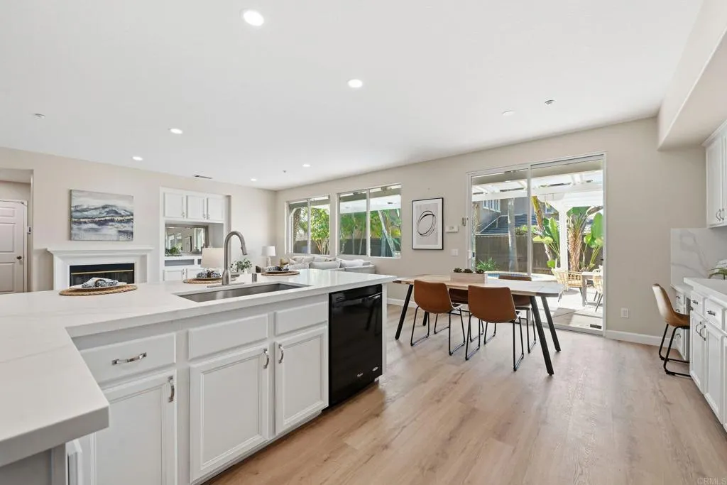 https://cdn.realtyfeed.com/cdn/127/306637789/dc93f96f37178b410c137bee7e725fff.webp