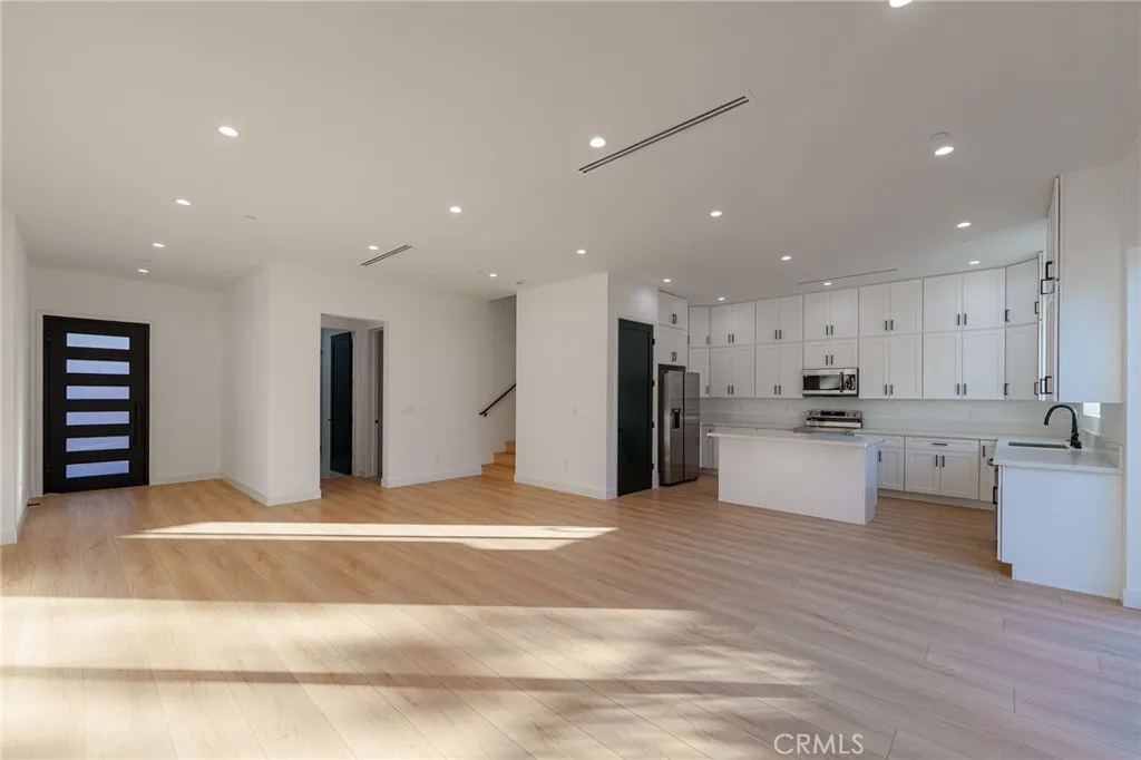 Sherman Oaks, CA 91401