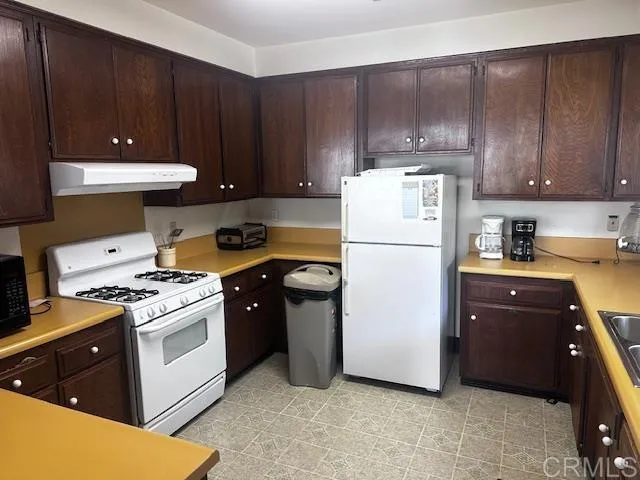 https://cdn.realtyfeed.com/cdn/127/306637891/9beee75c197b894d53486927c6ef9eb6.webp