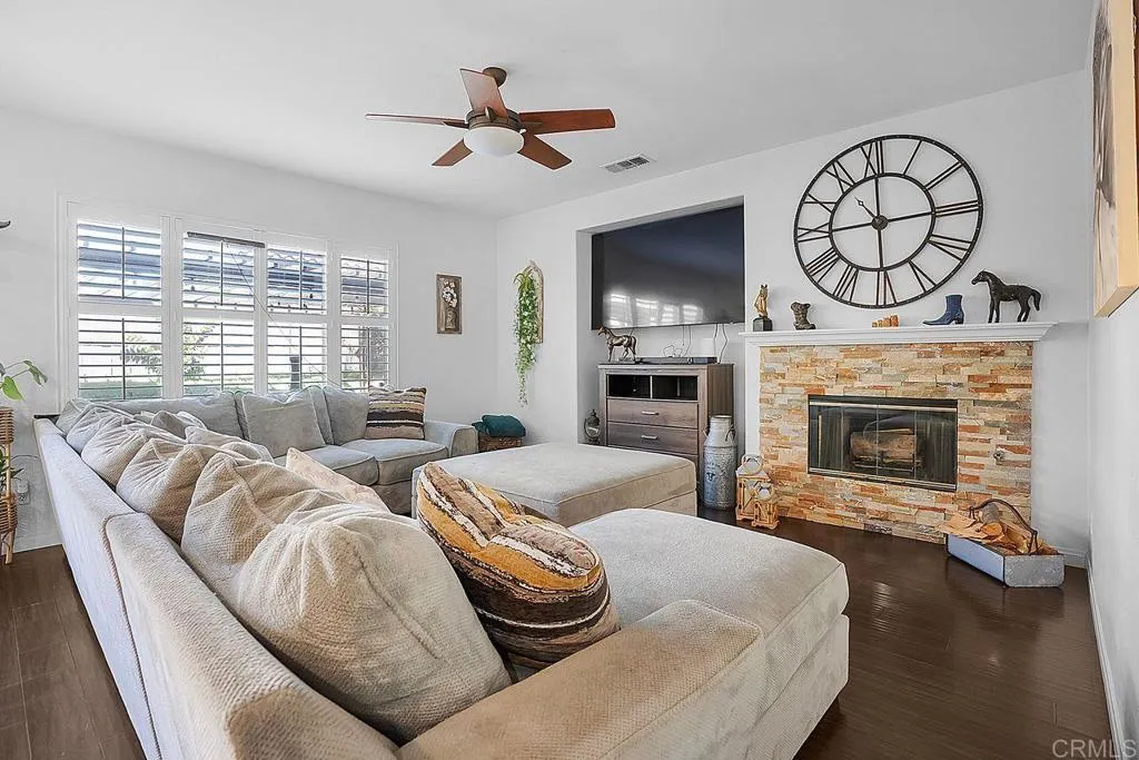 https://cdn.realtyfeed.com/cdn/127/306637896/3e64e3def90ded63b346530ebedbaae4.webp