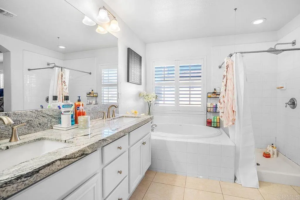 https://cdn.realtyfeed.com/cdn/127/306637896/827015b3fb471bade37b22cef42be4fe.webp