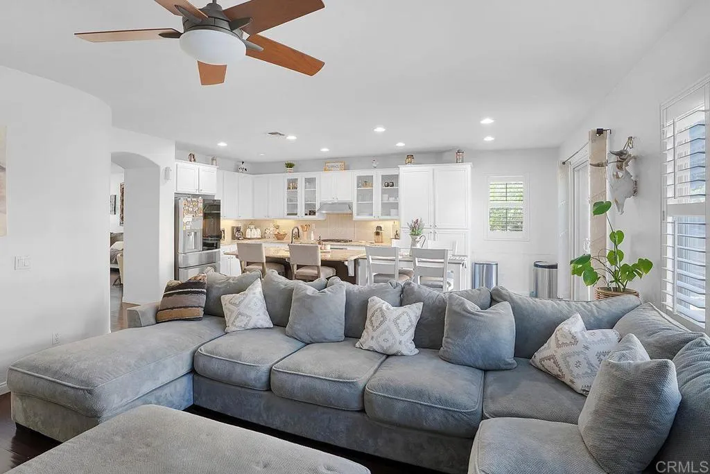 https://cdn.realtyfeed.com/cdn/127/306637896/96ca06567f0af47a77add75f02c79d14.webp