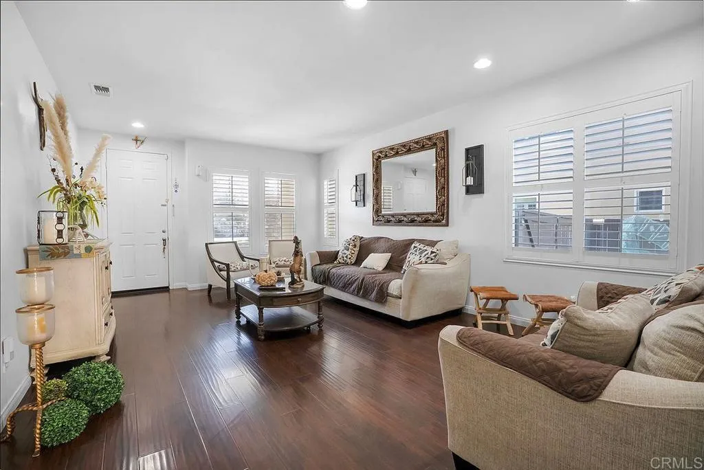 https://cdn.realtyfeed.com/cdn/127/306637896/e908e5b44b1c65fcb92bbc48beb4351b.webp