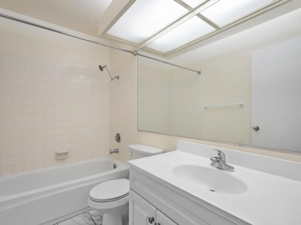 https://cdn.realtyfeed.com/cdn/127/306637901/ad8bdcb15107ec6b66358b216ac5d93e.webp