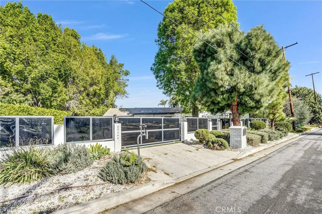 Woodland Hills, CA 91367