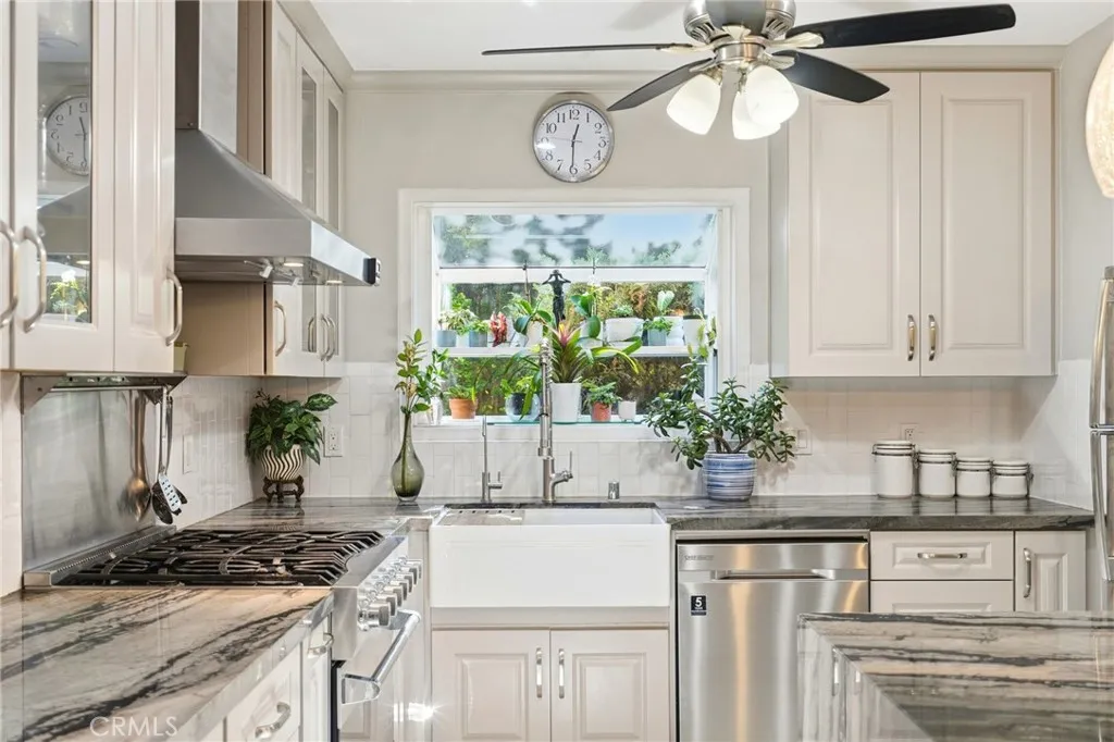 Encino, CA 91436