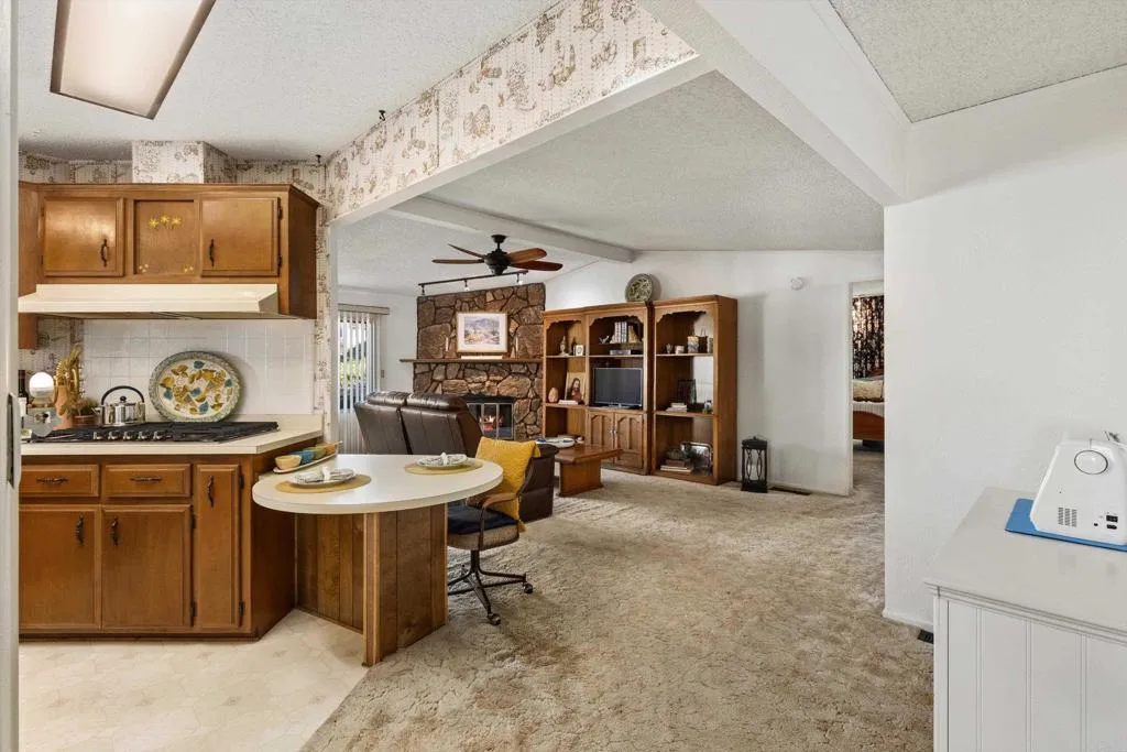 https://cdn.realtyfeed.com/cdn/127/306637994/114009dd1126e2d84570610b338eb8bd.webp