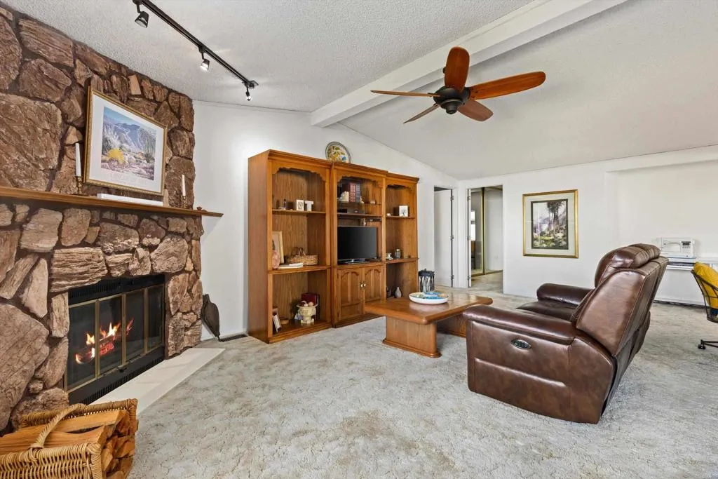 https://cdn.realtyfeed.com/cdn/127/306637994/13823719310020daa60b1063596ca269.webp