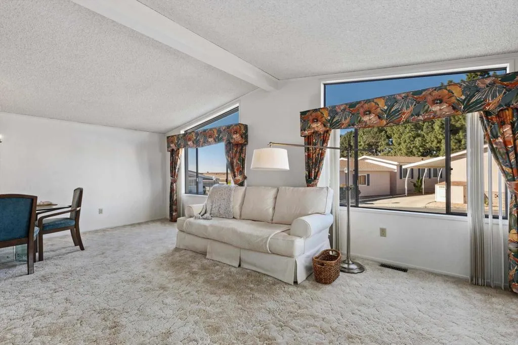 https://cdn.realtyfeed.com/cdn/127/306637994/3ef20d2dffd55605b214349421eb79c1.webp