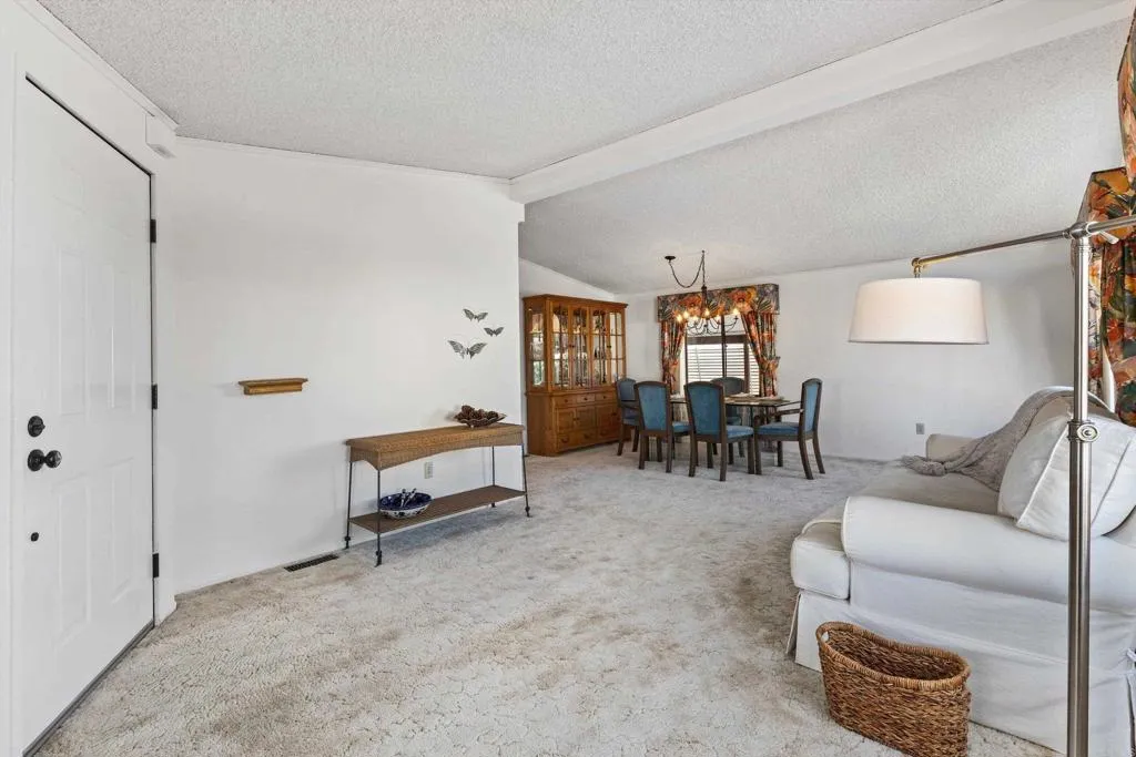 https://cdn.realtyfeed.com/cdn/127/306637994/88561f323a1c5cef9af5d16d27249134.webp