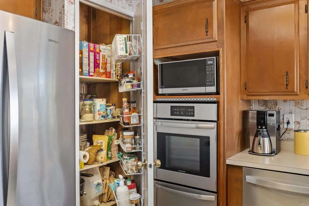 https://cdn.realtyfeed.com/cdn/127/306637994/c00edf335157d7cc7f39afa30d806fa6.webp