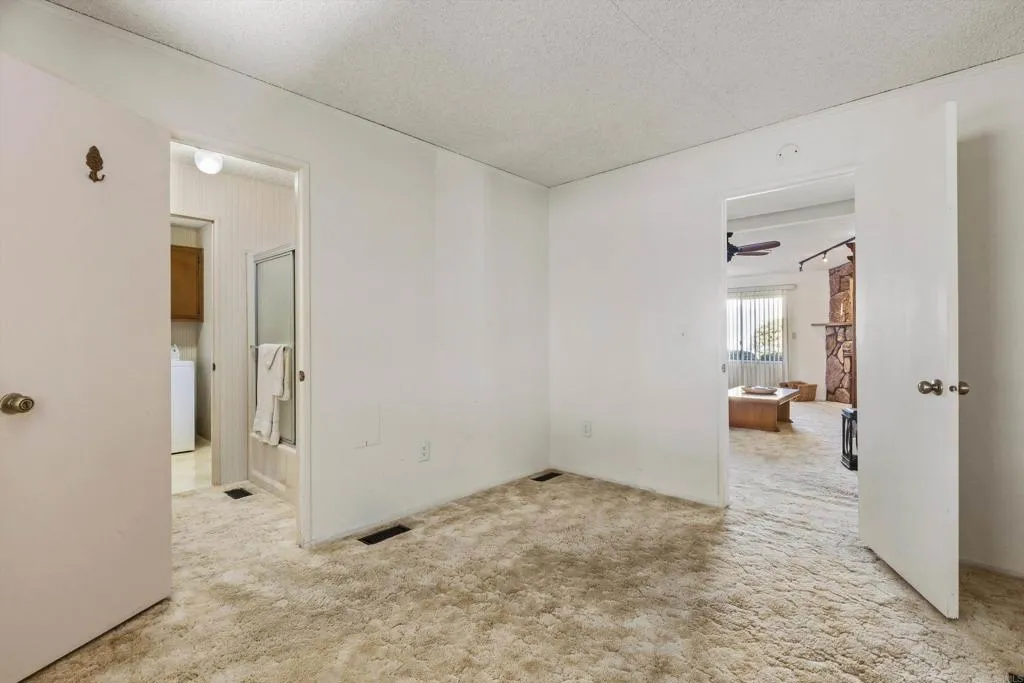 https://cdn.realtyfeed.com/cdn/127/306637994/deddd84b5aa97013a8c68b365d9f5b9c.webp