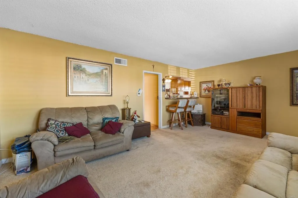 https://cdn.realtyfeed.com/cdn/127/306638071/073fface81f13c5303d7527b3388c50b.webp