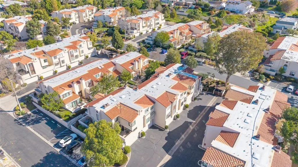 https://cdn.realtyfeed.com/cdn/127/306638099/9f6cc77211c1c2e1f7e4ad304ad9f79c.webp
