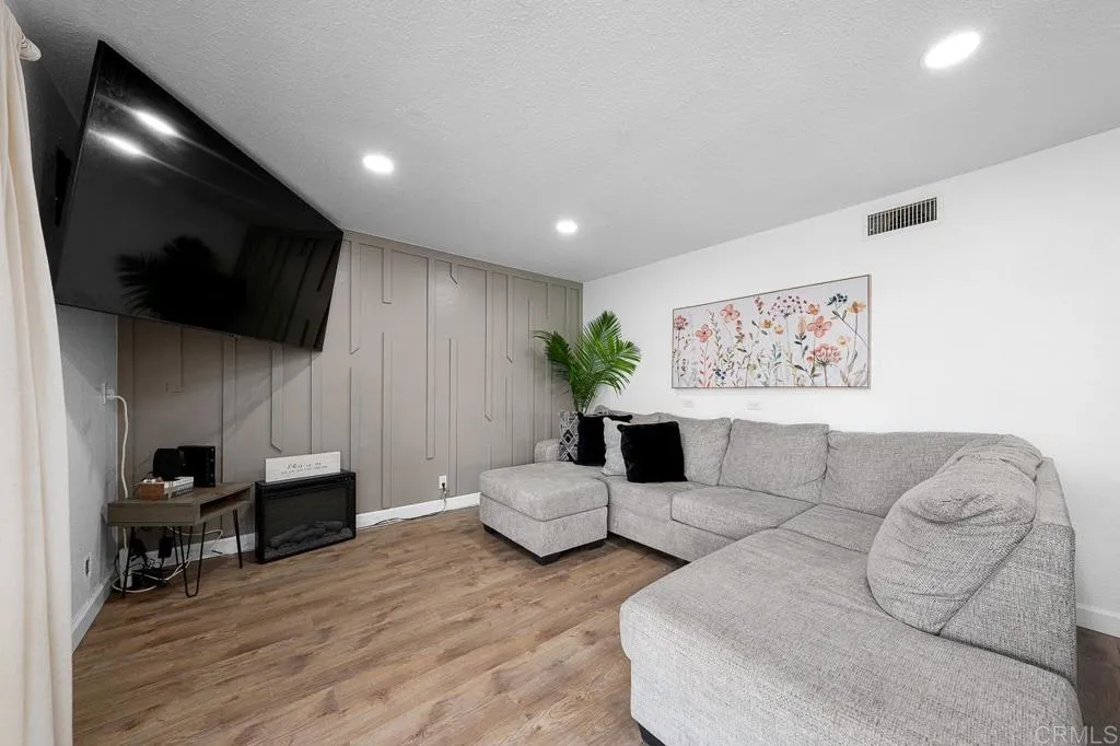 https://cdn.realtyfeed.com/cdn/127/306638284/14b5d43451823757dec878f6777bbe3f.webp
