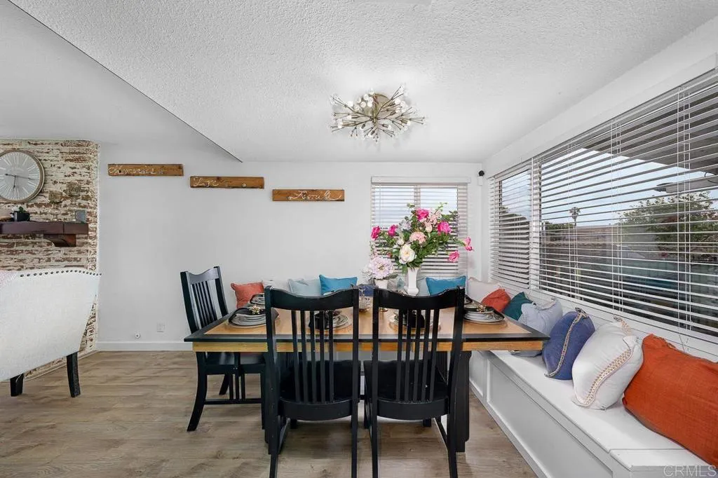 https://cdn.realtyfeed.com/cdn/127/306638284/7fe51530d01f214f4bb1ab149b500d8c.webp