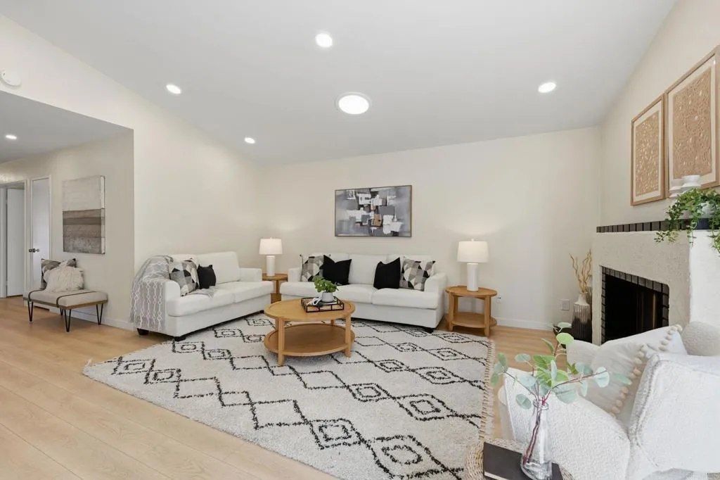 https://cdn.realtyfeed.com/cdn/127/306638291/c15d70f8ec3cbd812f055c1a29569c1e.webp