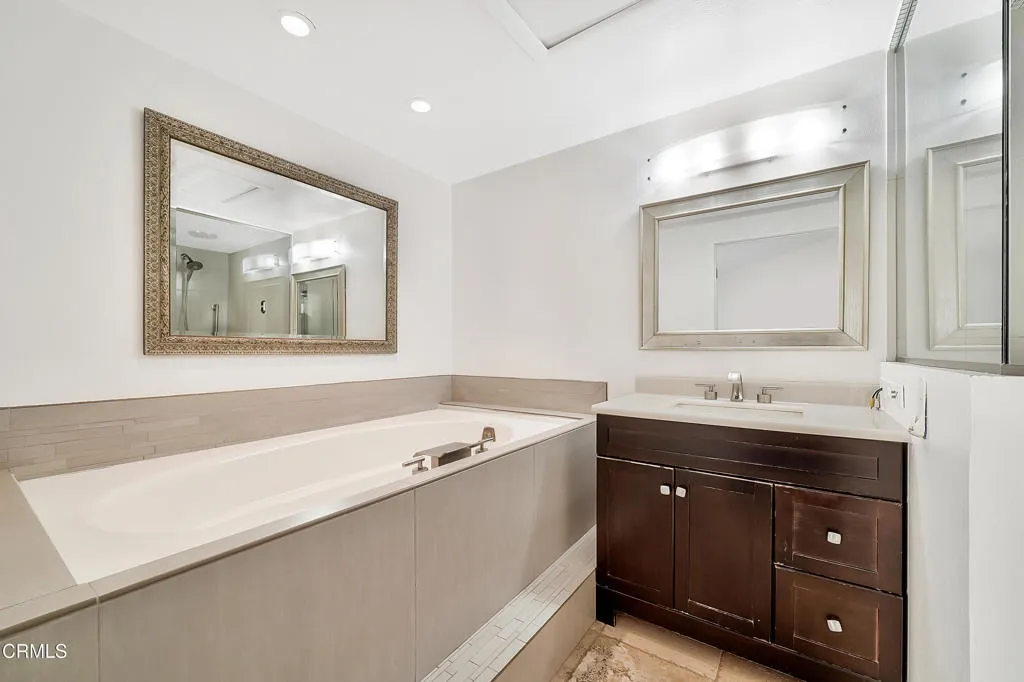 2010 Kingsbridge Way, Oxnard, CA, 93035